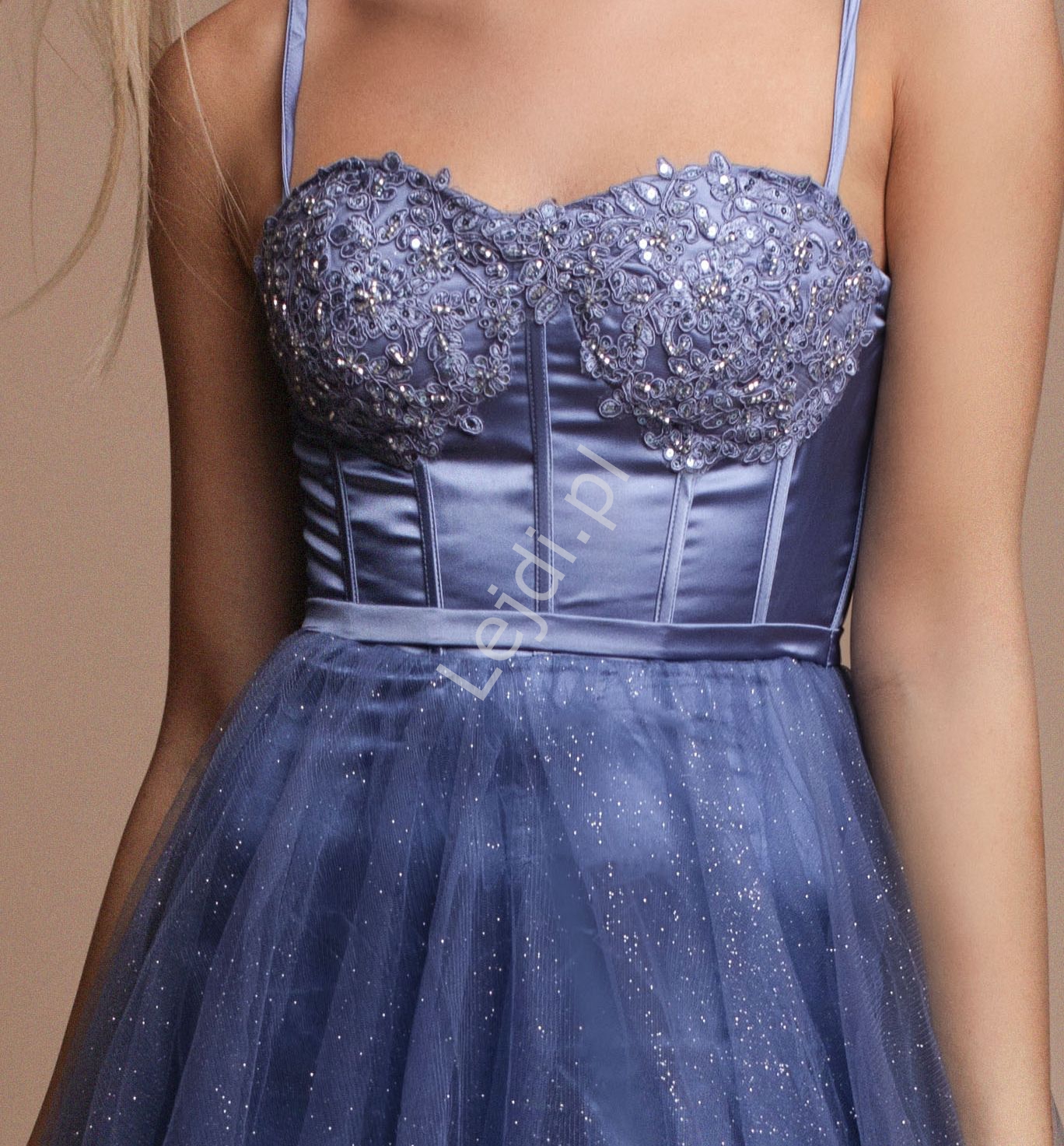 Zjawiskowa suknia wieczorowa w kolorze niebieskim