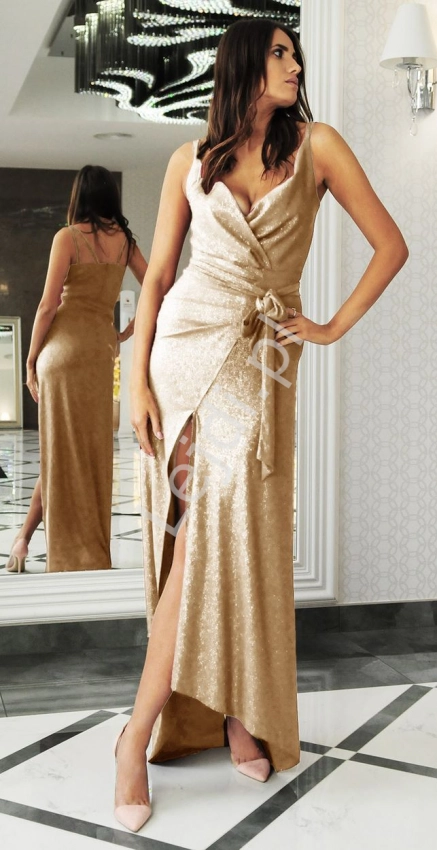 Złota suknia wieczorowa z rozcięciem ukazującym nogę, błyszcząca sukienka na wesele, sylwestra, studniówkę m438