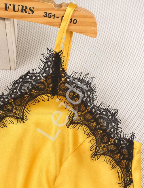 Żółta satynowa piżama z czarną koronką, szorty i koszulka na ramiączkach 5168